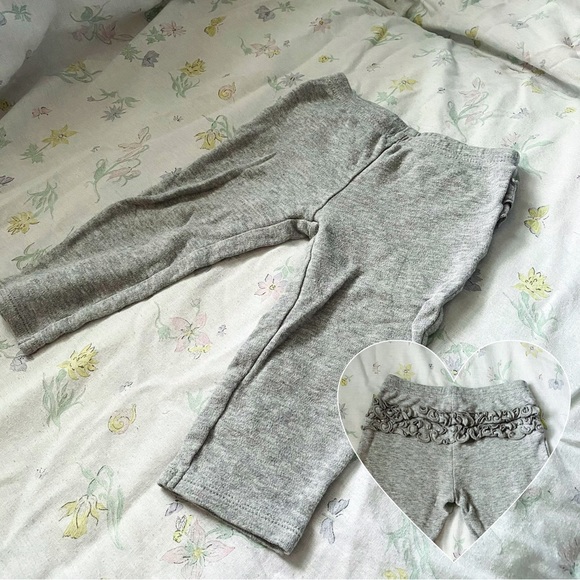 3/$12 Gray Carters Ruffle Bottom Pants 6-12m - Picture 5 of 5